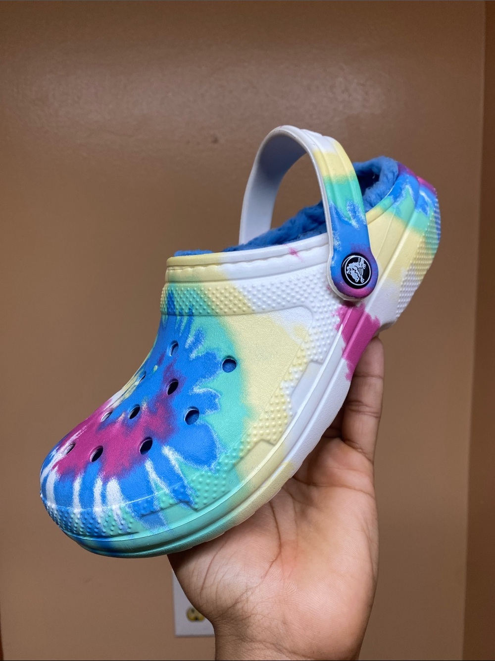 Crocs Classic Comfort Faux Fur Lined Tie Dye Clogs Size 7 - Picture 10 of 17